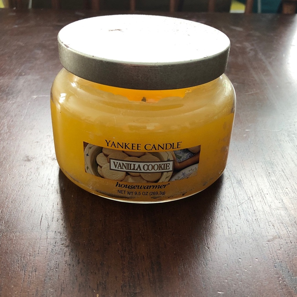 🥤 Yankee Candle Vanilla Cookie Jar Candle